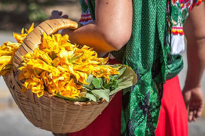 Depositphotos_Flowers_Indianwoman-CST Depositphotos_Flowers_Indianwoman-CST